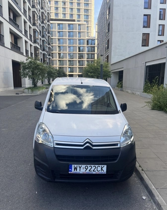 Citroen Berlingo cena 29520 przebieg: 143000, rok produkcji 2017 z Warszawa małe 154